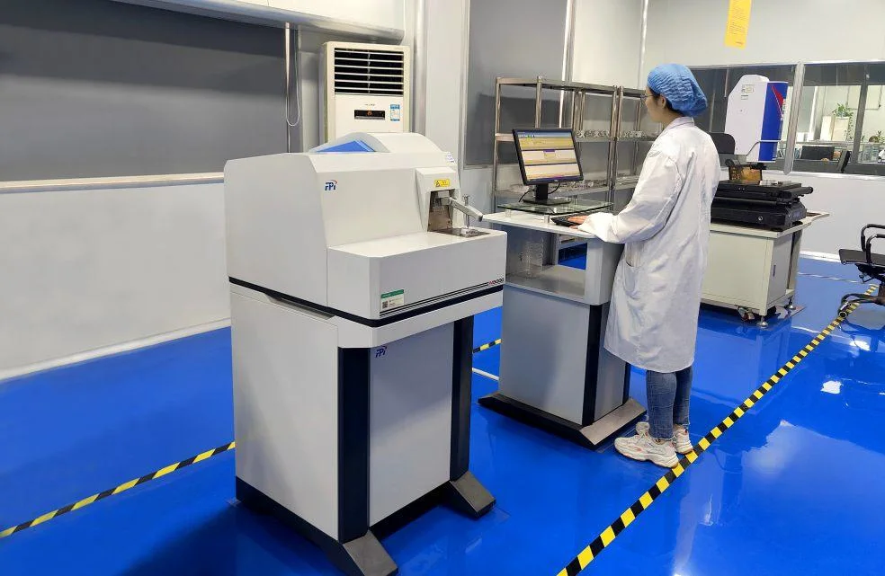Precisão da liga de alumínio que faz à máquina produtos do CNC para bandejas da bateria do veículo elétrico com bom serviço